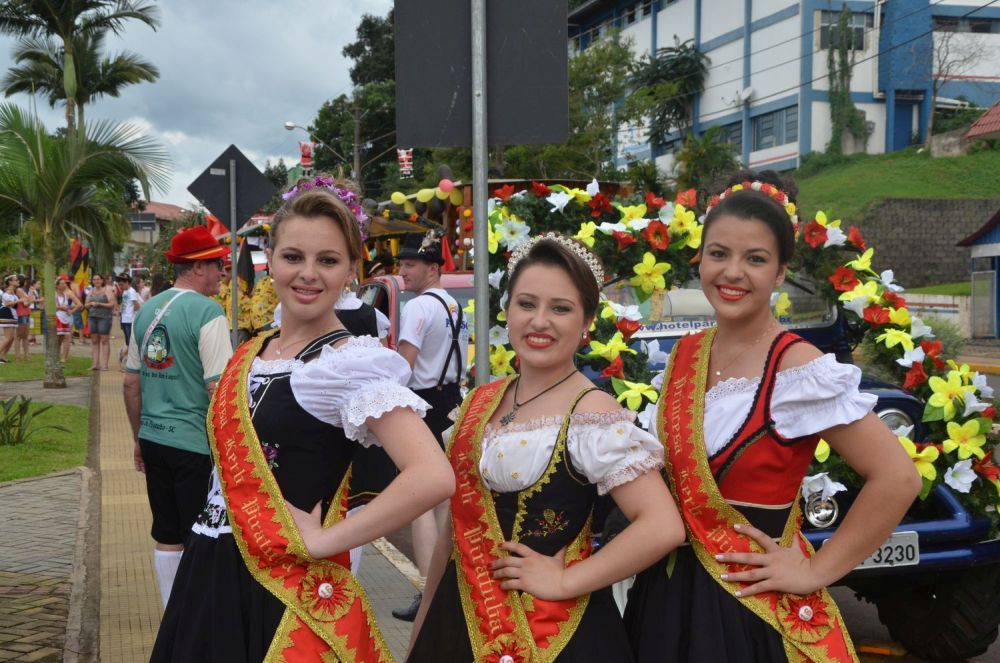 Rainha e Princesas eleitas para representar a festa Kerb 2016
