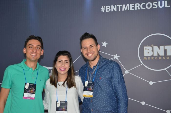 Jomar de Quadros, do Thermas Piratuba com Priscila Pauli e Tio Bará, respectivamente representante comercial e coordenador de recreação do Hotel Renar de Fraiburgo, na região turística Vale do Contestado (Bebel Ritzmann) Jomar de Quadros, do Thermas Piratuba com Priscila Pauli e Tio Bará, respectivamente representante comercial e coordenador de recreação do Hotel Renar de Fraiburgo, na região turística Vale do Contestado (Bebel Ritzmann)