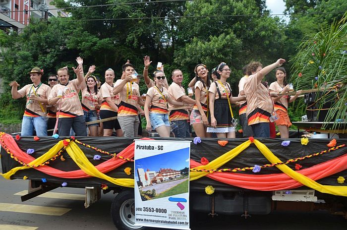 Colaboradores e h&oacute;spedes do hotel tem presen&ccedil;a confirmada no tradicional desfile (Bebel Ritzmann)