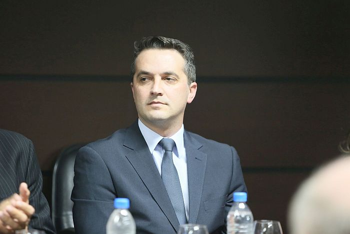 Diretor Fernando Deneka integrou a mesa de autoridades da sessão solene – Fotos: OAB Laranjeiras do Sul