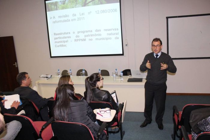 Alessandro Panasolo abordou o tema &ldquo;Conserva&ccedil;&atilde;o de &aacute;reas verdes urbanas privadas&rdquo; &ndash; Fotos: OAB Ponta Grossa