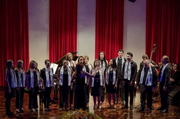 Grupo cantou no Teatro Crystal para plateia com cerca de 250 convidados - Foto: Divulgação