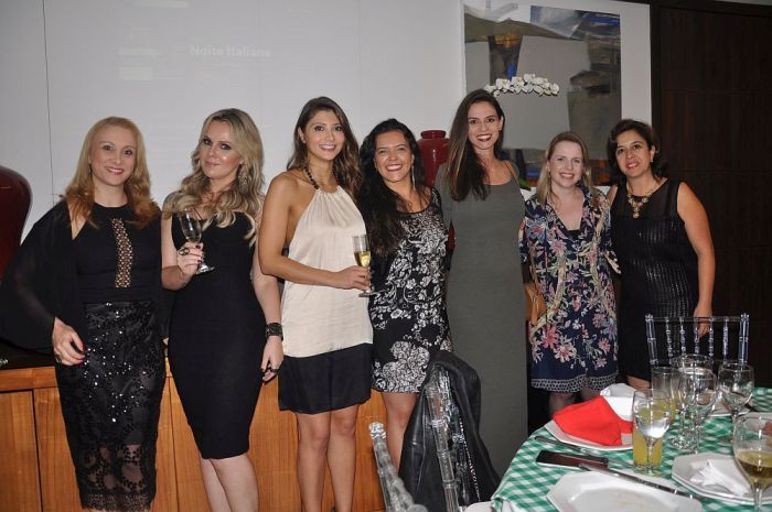 Paula Schmitz de Schmitz, Aline Faglioni, Dayana de Carvalho Uhdre, Juliana Nunes de Santana, Anne Cassou, Fernanda Bastos Kammradt Guerra e Maria Josiane Fronczak da Cunha - Foto: Ana Maria Ferrarini