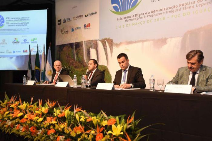 Mesa de debates sobre direito p&uacute;blico, economia e &eacute;tica - Foto: Bebel Ritzmann