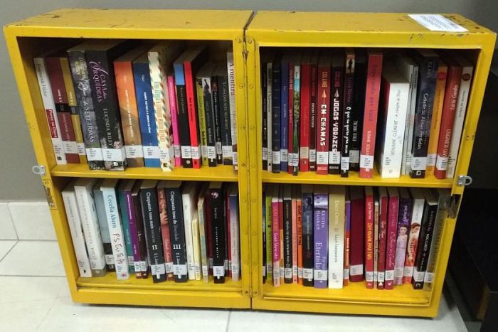 Estante fica pr&oacute;xima ao Veredicto Caf&eacute; tamb&eacute;m localizado no 4&ordm; andar do Edif&iacute;cio Maring&aacute; - Foto: Divulga&ccedil;&atilde;o