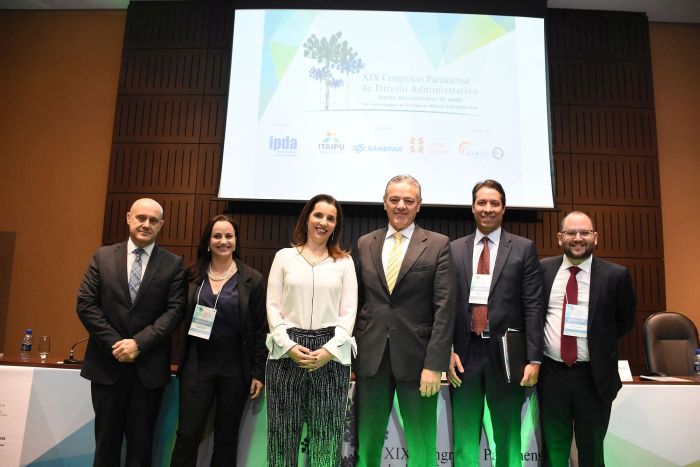 Participantes do painel com o presidente do IPDA, Edgar Guimar&atilde;es - Foto: Bebel Ritzmann