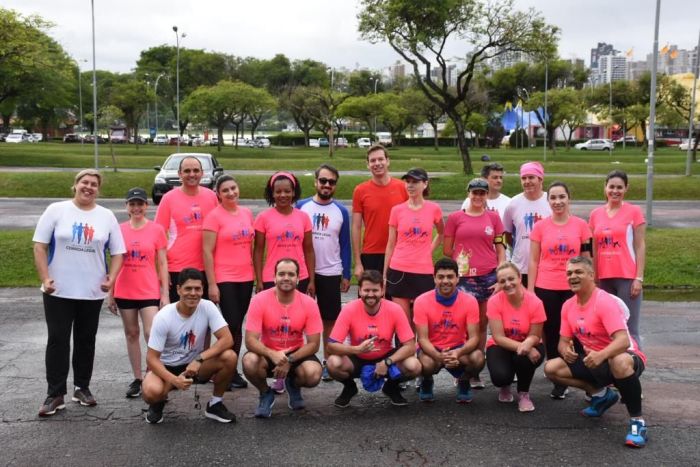 Advogadas e advogados, juntos, correm pela prevenção do câncer de mama - Foto: Bebel Ritzmann