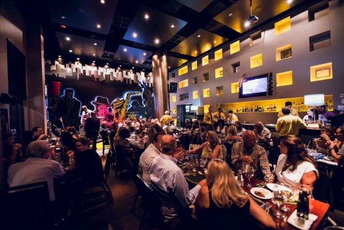 Full Jazz Bar é uma casa temática referência na noite curitibana em boa música - Foto: Divulgação Full Jazz Bar é uma casa temática referência na noite curitibana em boa música - Foto: Divulgação
