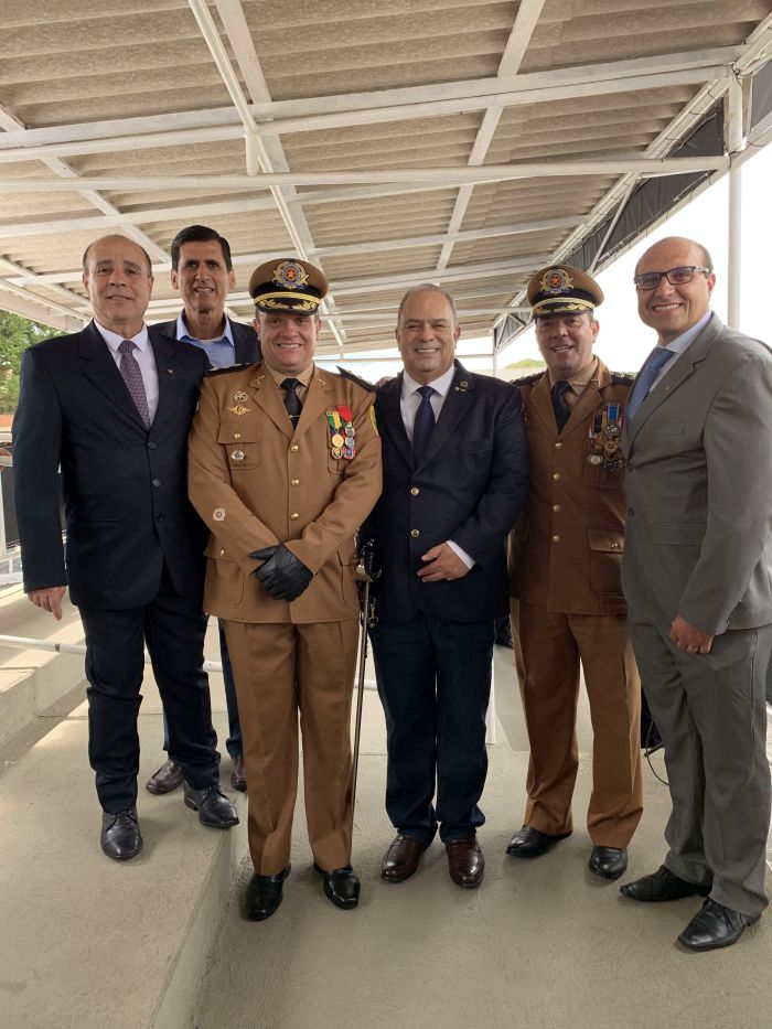  Conselheiro Jairo Cesar de Oliveira, Professor Sergio Gregório da Silva, Coronel Ronaldo de Abreu, presidente do CREF9/PR Antonio Eduardo Branco, coronel Mauro Celso Monteiro, Conselheiro Erivelton Fontana de Laat - Foto: Soldado Priscila Carvalho