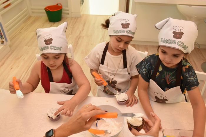 Littles Chefs colocam a mão na massa em oficina de cupckes - Foto: Bebel Ritzmann
