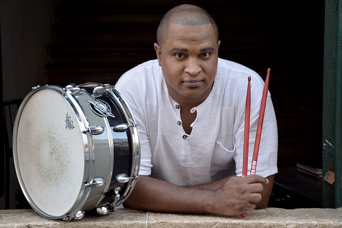 Músico baiano mistura ritmos como samba, afro, jazz, soul music e pop rock. Foto: Divulgação Músico baiano mistura ritmos como samba, afro, jazz, soul music e pop rock. Foto: Divulgação