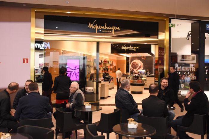 Clientes dispõe de espaço para saborear as delícias - Foto: Bebel Ritzmann