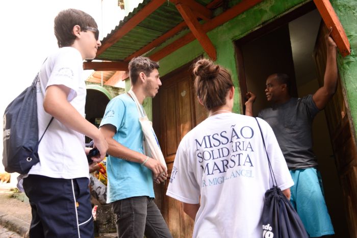 Os alunos vivenciam novas realidades e participam ativamente do dia a dia da comunidade - Foto: Divulgação Os alunos vivenciam novas realidades e participam ativamente do dia a dia da comunidade - Foto: Divulgação