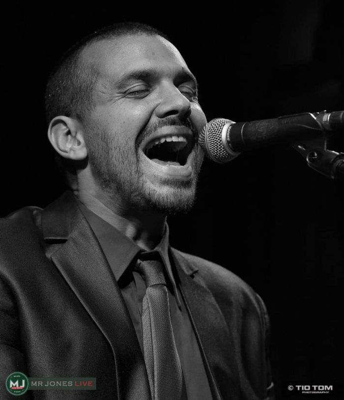 O cantor e pianista Bernardo Manita - Foto: Divulgação