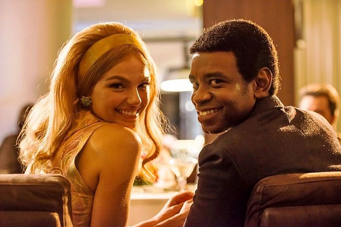 Ísis Valverde e Fabrício Bolibeira, em “Simonal” - Foto: Divulgação Ísis Valverde e Fabrício Bolibeira, em “Simonal” - Foto: Divulgação