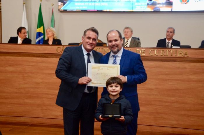 Vereador Tito Zeglin e o homenageado - Foto: Zinho Gomes Vereador Tito Zeglin e o homenageado - Foto: Zinho Gomes