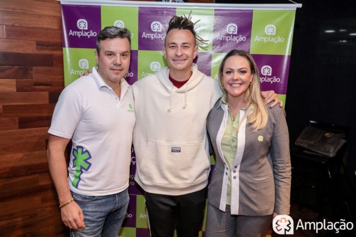 Fred e os diretores do Amplação Marcelo e Gisele - Foto: Divulgação Fred e os diretores do Amplação Marcelo e Gisele - Foto: Divulgação