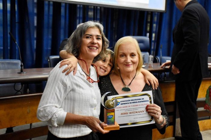 As jornalistas Bebel Ritzmann e Vera Tabach - Foto: Divulgação As jornalistas Bebel Ritzmann e Vera Tabach - Foto: Divulgação