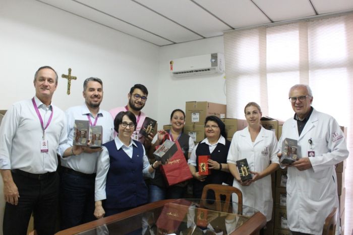 Entrega dos ovos no Hospital Nossa Senhora das Graças - Foto: Divulgação Entrega dos ovos no Hospital Nossa Senhora das Graças - Foto: Divulgação