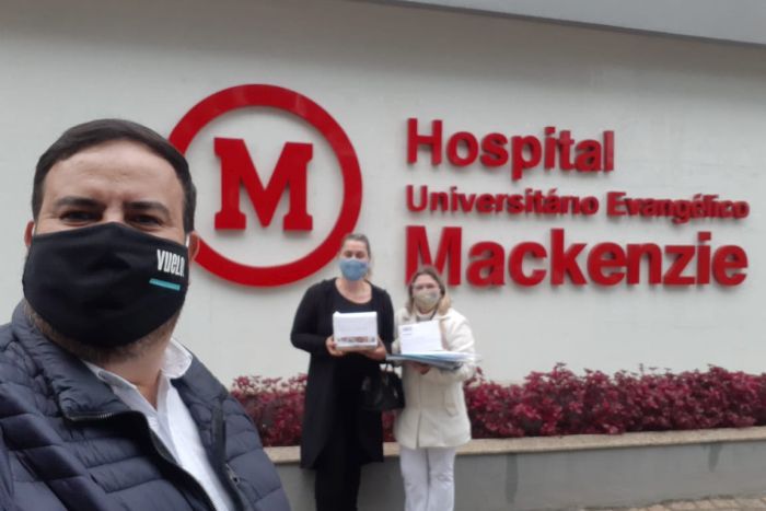 Ulisses Ritter, Gerente de Contas e Demandas da Vuelo Pharma, Larissa Moog - Gerente da Regional Sul e Maristela Baechtold Campos, Chefe da Enfermagem do Centro Cirúrgico de Queimados do Hospital Universitário Evangélico Mackenzie - Foto: Divulgação