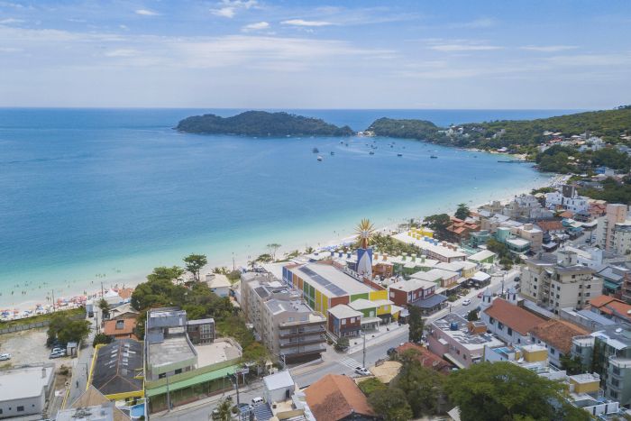 Praia de Bombinhas é opção para tranquilidade e segurança - Foto: Divulgação Praia de Bombinhas é opção para tranquilidade e segurança - Foto: Divulgação