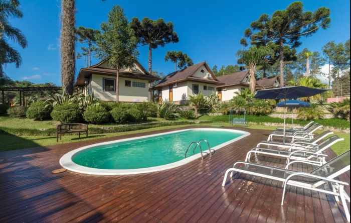 Os hóspedes têm à sua disposição piscina externa com deck - Foto: Divulgação Os hóspedes têm à sua disposição piscina externa com deck - Foto: Divulgação