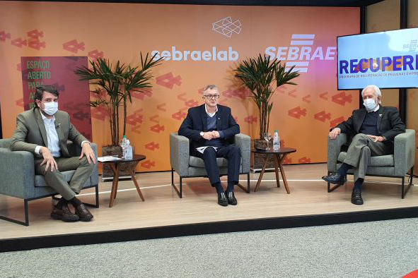  Participaram da live de lançamento o presidente do Conselho Deliberativo do Sebrae/PR, Fernando Moraes, o diretor-superintendente do Sebrae/PR, Vitor Tioqueta, e o presidente da Fecomércio PR, Darci Piana - Foto: Adriano Oltramari