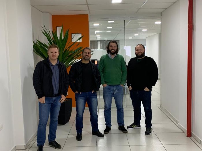 A Smartcon, de Pato Branco, tem como sócios Fabiano Picolotto, Juliano Chiapin, Lucio Paulo Nunes Junior, Rafael Mocelin e ainda Bruno Freitas que não está na foto - Foto: Divulgação A Smartcon, de Pato Branco, tem como sócios Fabiano Picolotto, Juliano Chiapin, Lucio Paulo Nunes Junior, Rafael Mocelin e ainda Bruno Freitas que não está na foto - Foto: Divulgação