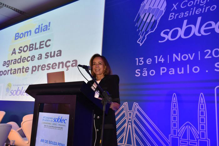 Tania Schaefer fez palestra sobre síndrome do usuário do computador - Foto: Celina Germer Tania Schaefer fez palestra sobre síndrome do usuário do computador - Foto: Celina Germer